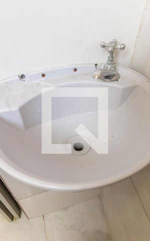 Casa à venda com 60m², 1 quarto e sem vaga Casa à venda com 60m², 1 quarto e sem vagaBanheiro