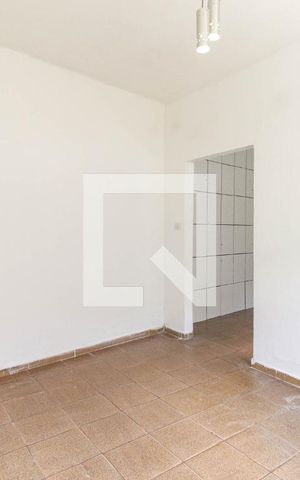 Casa à venda com 60m², 1 quarto e sem vaga Casa à venda com 60m², 1 quarto e sem vagaSala