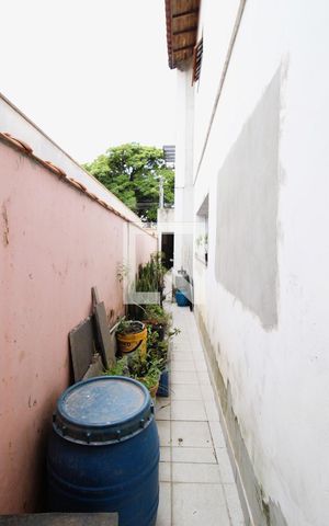 Casa à venda com 280m², 4 quartos e 5 vagasCorredor Lateral