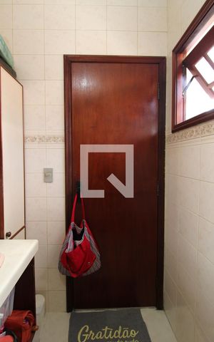 Casa à venda com 280m², 4 quartos e 5 vagasBanheiro da Suíte 1