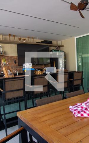 Casa de condomínio à venda com 657m², 5 quartos e 3 vagas Casa de condomínio à venda com 657m², 5 quartos e 3 vagasÁrea Gourmet