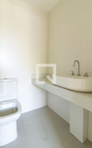 Apartamento à venda com 140m², 3 quartos e 2 vagas Apartamento à venda com 140m², 3 quartos e 2 vagasBanheiro social