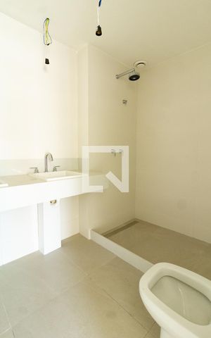 Apartamento à venda com 140m², 3 quartos e 2 vagas Apartamento à venda com 140m², 3 quartos e 2 vagasDetalhe do banheiro da suíte 3
