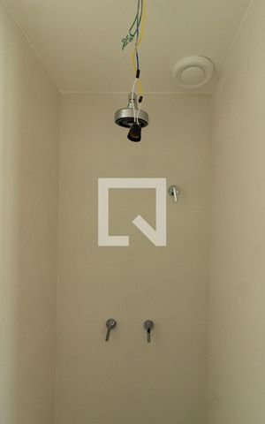 Apartamento à venda com 140m², 3 quartos e 2 vagas Apartamento à venda com 140m², 3 quartos e 2 vagasDetalhe do banheiro social 2