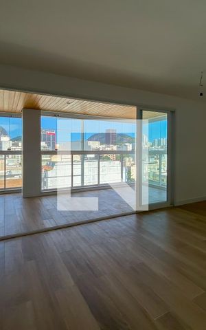 Apartamento à venda com 140m², 3 quartos e 2 vagas Apartamento à venda com 140m², 3 quartos e 2 vagasDetalhe da sala