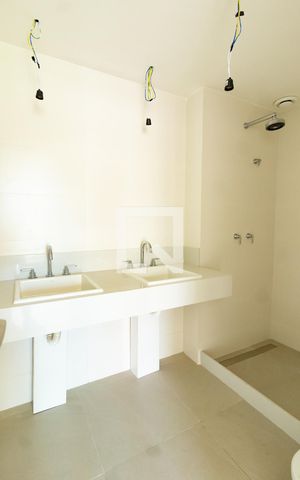 Apartamento à venda com 140m², 3 quartos e 2 vagas Apartamento à venda com 140m², 3 quartos e 2 vagasDetalhe do banheiro da suíte 3