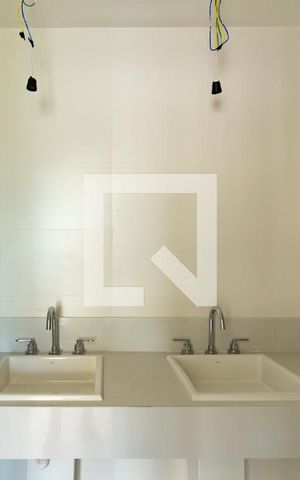 Apartamento à venda com 140m², 3 quartos e 2 vagas Apartamento à venda com 140m², 3 quartos e 2 vagasBanheiro da suíte 3