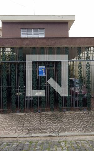 Casa à venda com 218m², 4 quartos e 3 vagasFachada