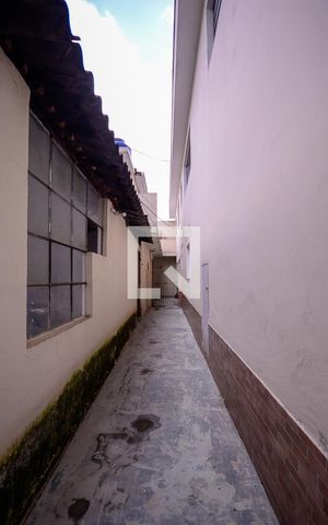 Casa à venda com 500m², 5 quartos e 4 vagas Casa à venda com 500m², 5 quartos e 4 vagasCorredor de entrada para casa 3
