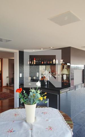 Apartamento à venda com 221m², 4 quartos e 3 vagas Apartamento à venda com 221m², 4 quartos e 3 vagasSala
