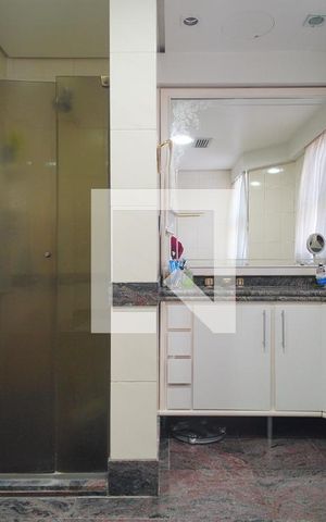 Apartamento à venda com 221m², 4 quartos e 3 vagas Apartamento à venda com 221m², 4 quartos e 3 vagasBanheiro da Suíte