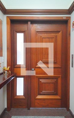 Apartamento à venda com 221m², 4 quartos e 3 vagas Apartamento à venda com 221m², 4 quartos e 3 vagasEntrada