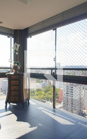 Apartamento à venda com 221m², 4 quartos e 3 vagas Apartamento à venda com 221m², 4 quartos e 3 vagasVaranda