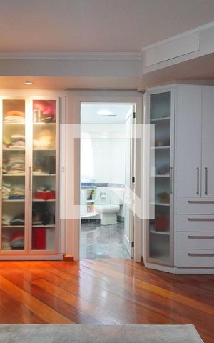 Apartamento à venda com 221m², 4 quartos e 3 vagas Apartamento à venda com 221m², 4 quartos e 3 vagasSuíte