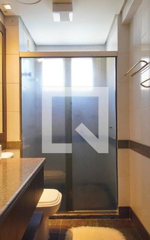 Apartamento à venda com 221m², 4 quartos e 3 vagas Apartamento à venda com 221m², 4 quartos e 3 vagasBanheiro 1