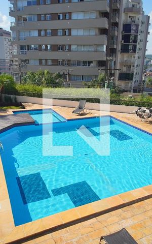 Apartamento à venda com 221m², 4 quartos e 3 vagas Apartamento à venda com 221m², 4 quartos e 3 vagasÁrea comum - Piscina