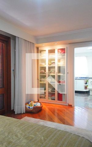 Apartamento à venda com 221m², 4 quartos e 3 vagas Apartamento à venda com 221m², 4 quartos e 3 vagasSuíte