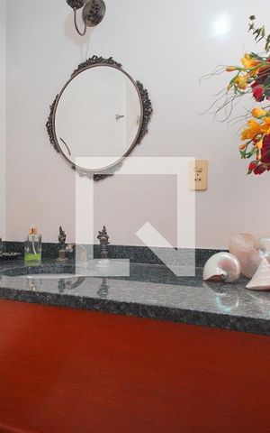 Apartamento à venda com 221m², 4 quartos e 3 vagas Apartamento à venda com 221m², 4 quartos e 3 vagasLavabo