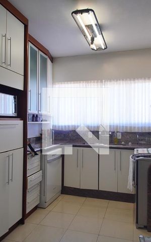 Apartamento à venda com 221m², 4 quartos e 3 vagas Apartamento à venda com 221m², 4 quartos e 3 vagasCozinha