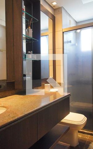 Apartamento à venda com 221m², 4 quartos e 3 vagas Apartamento à venda com 221m², 4 quartos e 3 vagasBanheiro 1