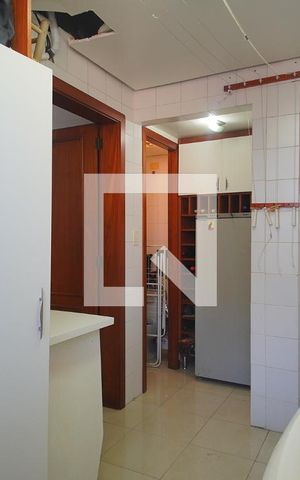 Apartamento à venda com 221m², 4 quartos e 3 vagas Apartamento à venda com 221m², 4 quartos e 3 vagasÁrea de Serviço