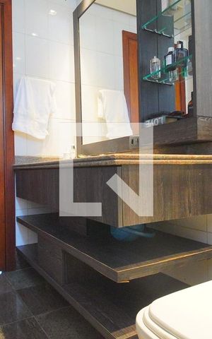 Apartamento à venda com 221m², 4 quartos e 3 vagas Apartamento à venda com 221m², 4 quartos e 3 vagasBanheiro 1