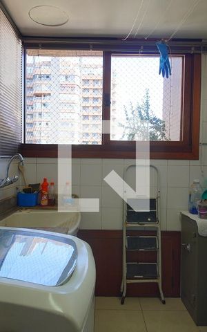 Apartamento à venda com 221m², 4 quartos e 3 vagas Apartamento à venda com 221m², 4 quartos e 3 vagasÁrea de Serviço