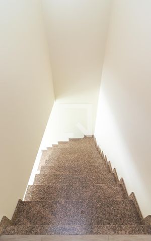 Casa à venda com 90m², 2 quartos e 3 vagasEscada