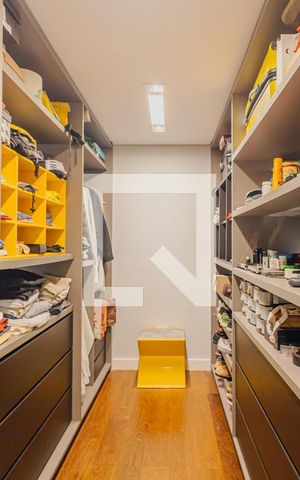 Apartamento à venda com 270m², 3 quartos e 1 vagaCloset da Suíte