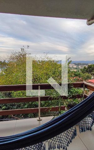 Casa à venda com 328m², 3 quartos e 6 vagas Casa à venda com 328m², 3 quartos e 6 vagasvaranda