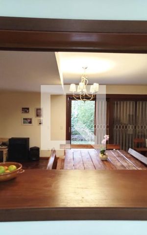 Casa à venda com 328m², 3 quartos e 6 vagas Casa à venda com 328m², 3 quartos e 6 vagasSala