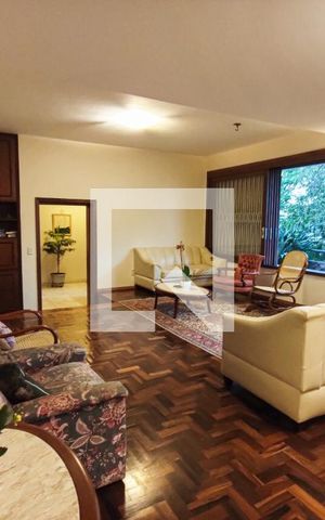 Casa à venda com 328m², 3 quartos e 6 vagas Casa à venda com 328m², 3 quartos e 6 vagasSala