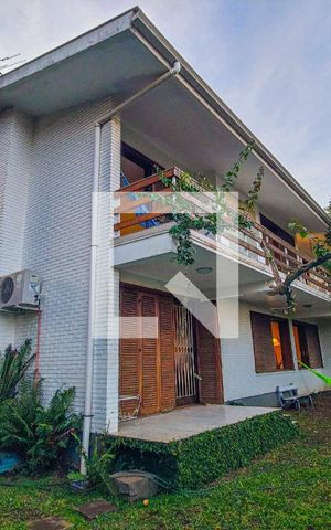 Casa à venda com 328m², 3 quartos e 6 vagas Casa à venda com 328m², 3 quartos e 6 vagasÁrea Externa