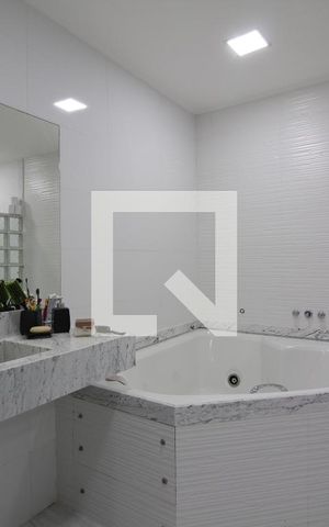 Casa de condomínio à venda com 560m², 4 quartos e 2 vagasBanheiro da Suíte 3