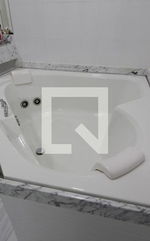 Casa de condomínio à venda com 560m², 4 quartos e 2 vagasBanheiro da Suíte 3