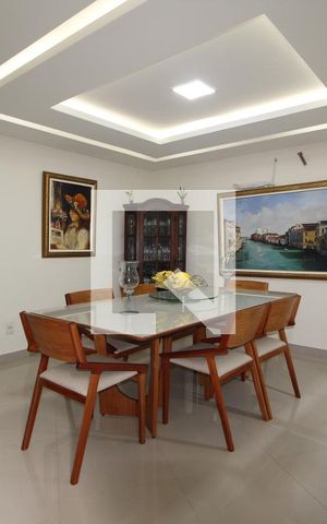 Casa de condomínio à venda com 560m², 4 quartos e 2 vagasSala 1