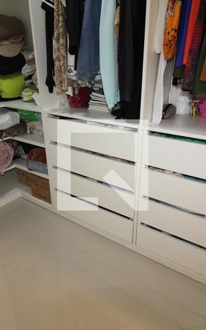 Casa de condomínio à venda com 560m², 4 quartos e 2 vagasCloset da Suíte 2
