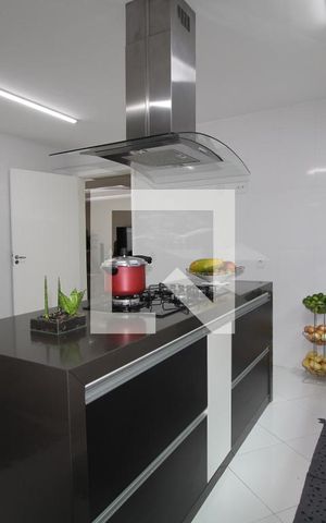 Casa de condomínio à venda com 560m², 4 quartos e 2 vagasCozinha
