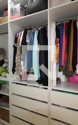 Casa de condomínio à venda com 560m², 4 quartos e 2 vagasCloset da Suíte 2
