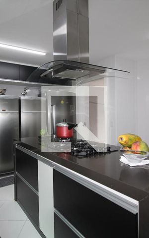 Casa de condomínio à venda com 560m², 4 quartos e 2 vagasCozinha
