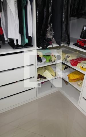 Casa de condomínio à venda com 560m², 4 quartos e 2 vagasCloset da Suíte 1