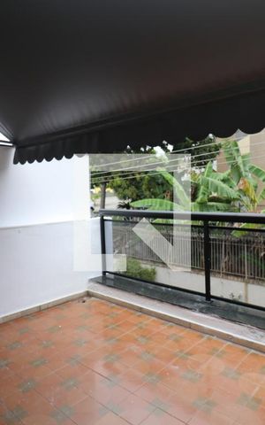 Casa de condomínio à venda com 200m², 4 quartos e 3 vagasVaranda