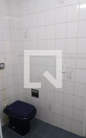 Casa de condomínio à venda com 200m², 4 quartos e 3 vagasBanheiro Social 1