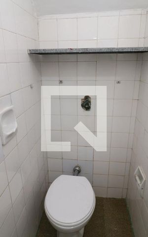 Casa de condomínio à venda com 200m², 4 quartos e 3 vagasBanheiro de serviço