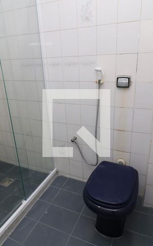 Casa de condomínio à venda com 200m², 4 quartos e 3 vagasBanheiro Social 1
