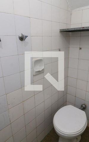 Casa de condomínio à venda com 200m², 4 quartos e 3 vagasBanheiro de serviço