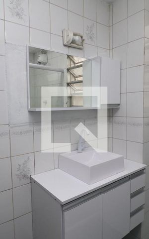 Casa de condomínio à venda com 200m², 4 quartos e 3 vagasBanheiro Social 1