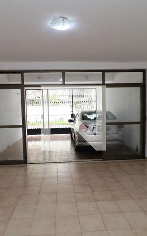Casa de condomínio à venda com 200m², 4 quartos e 3 vagasSala