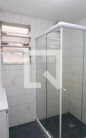 Casa de condomínio à venda com 200m², 4 quartos e 3 vagasBanheiro Social 1
