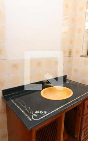 Casa de condomínio à venda com 200m², 4 quartos e 3 vagasBanheiro Social 2
